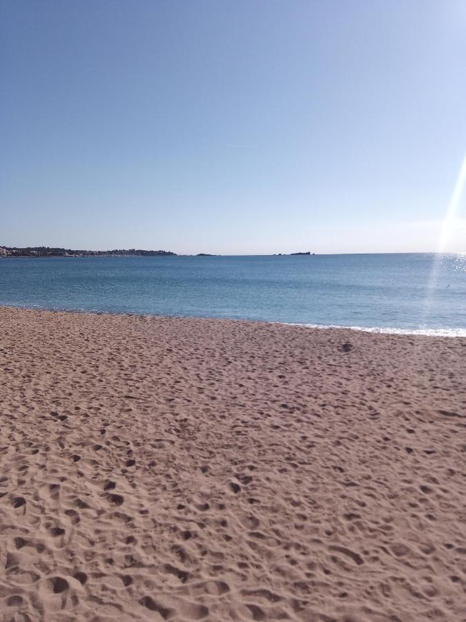 Frejus Plage, Appartement entier , piscine,parking,plage à 200m Fréjus Exterior foto